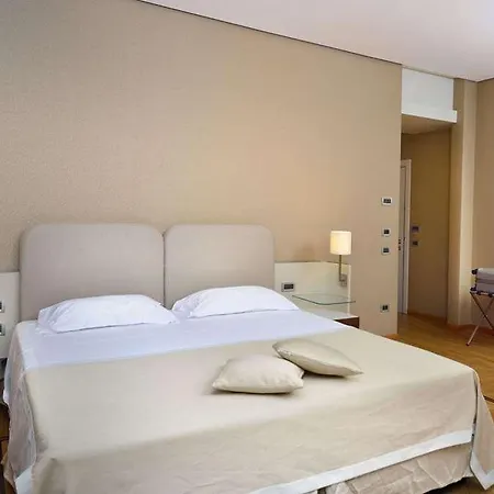 Palazzo Esedra 4* Naples