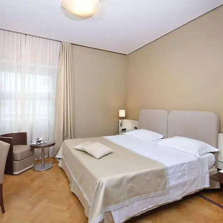 Hotel Palazzo Esedra 4*