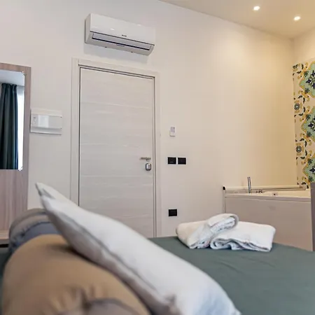 Residenza San Lorenzo * Naples