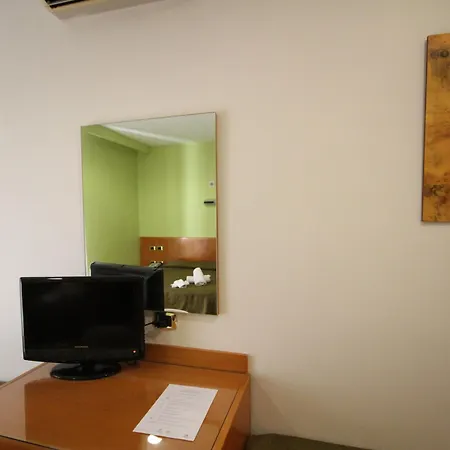 Hotel Zara 2*