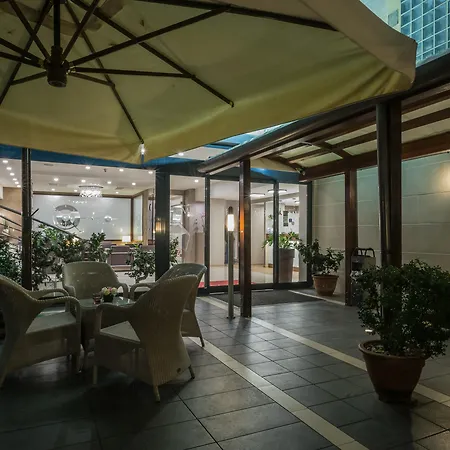马格里酒店 4*