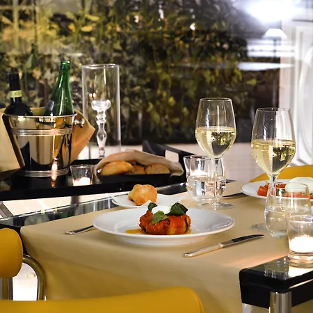 Palazzo Esedra 4* Naples