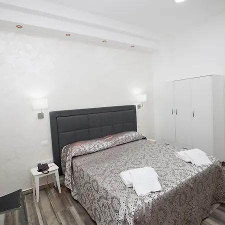Garibaldi Square Bed and Breakfast Νάπολη