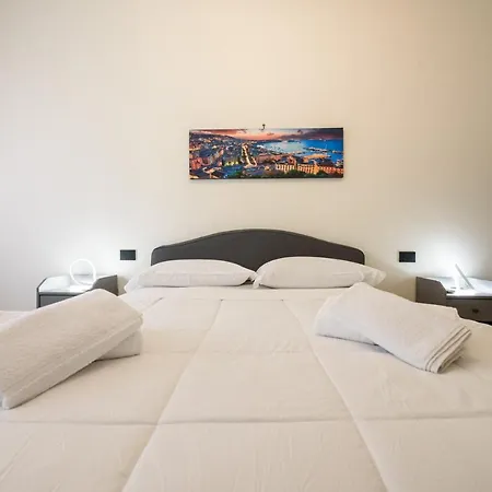 Via Niccolo Tommaseo 4 - 3 Apartament Neapol
