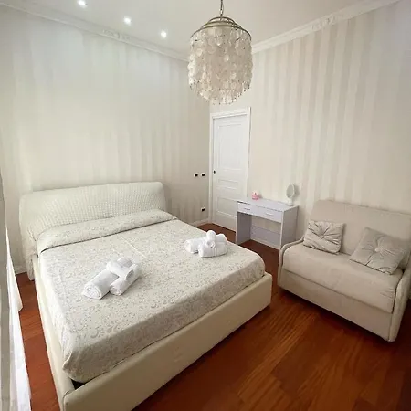 Apartament House Mari Neapol