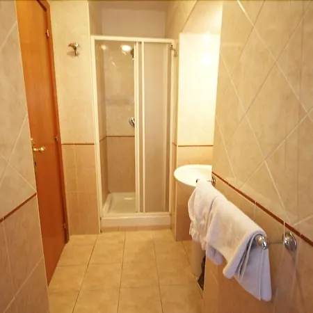 Zara Hotel 2*