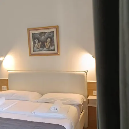 Hotel H22 3*
