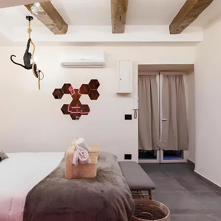 Apartamento Jacuzzi - Centro Storico La Goccia Di S.gennaro *