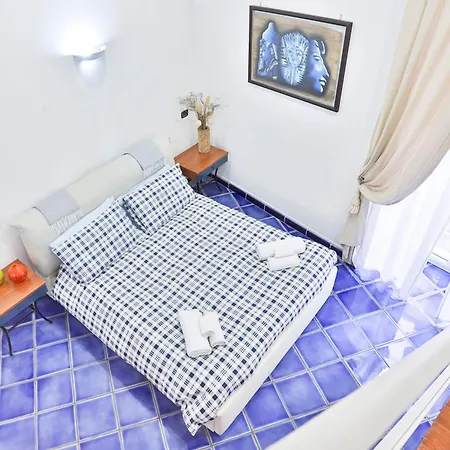 My House Carlo Iii Square Apartment