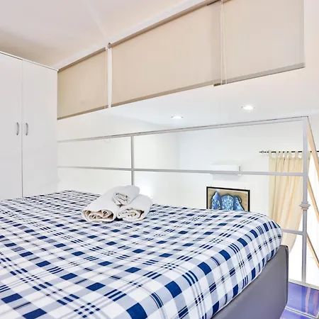 My House Carlo Iii Square Apartment