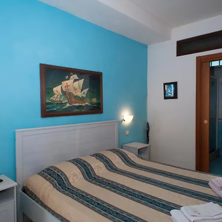 La Nave Nocleg ze śniadaniem 5*