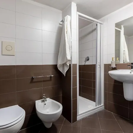 Hub Station Apartment *