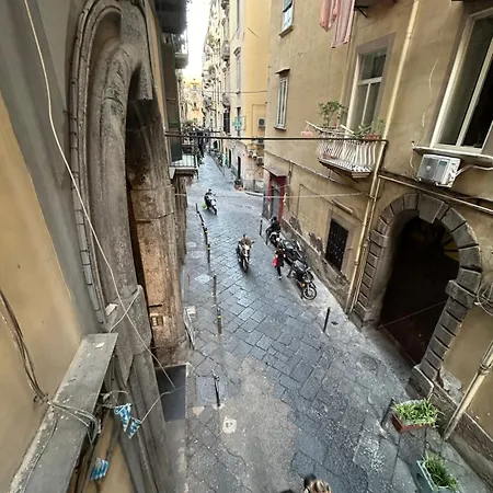 Anni Chiaia Naples
