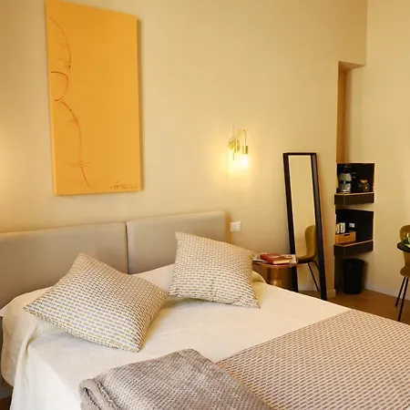 Ta-49 Bed E Breakfast * Nápoles