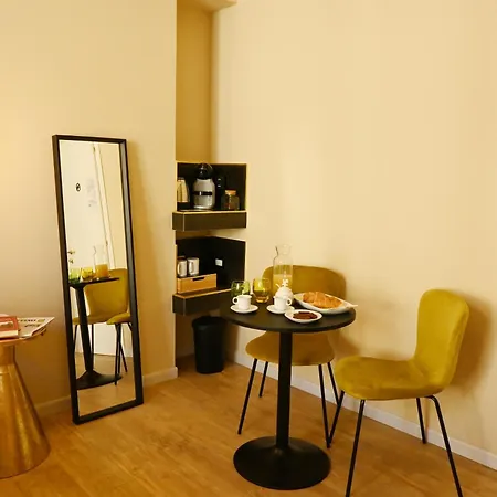 Ta-49 Bed E Breakfast Nápoles