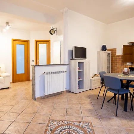 La Casa Di Daeny Apartment *