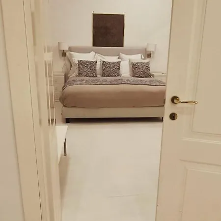 Relais Piazza Dei Martiri Bed & Breakfast *