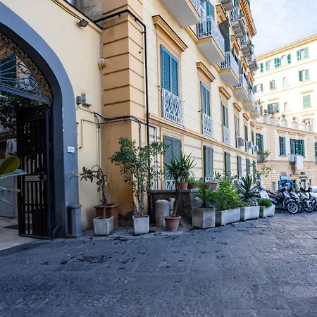 Appartamento Molo Caracciolo