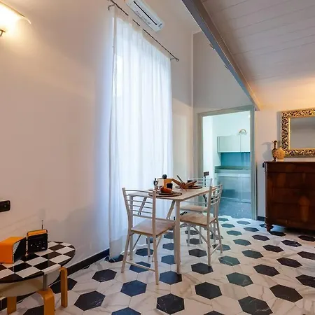 A Lovely Modern Nest In The Center Of Naples