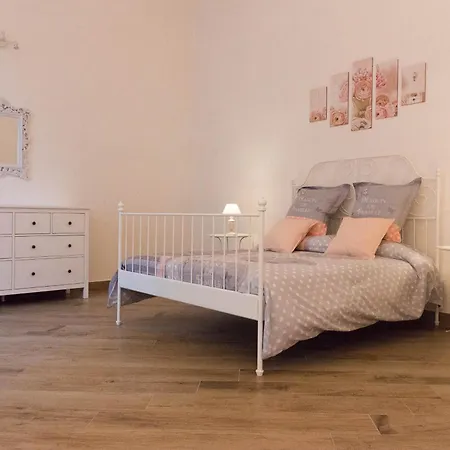 Aparthotel In Pieno Centro Storico Naples