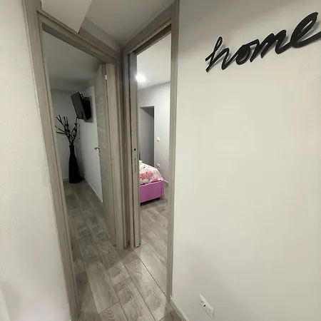 Apartment House Montesanto 11 Naples