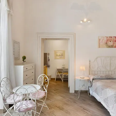 Aparthotel In Pieno Centro Storico Naples