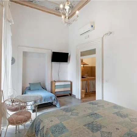 Aparthotel In Pieno Centro Storico * Naples