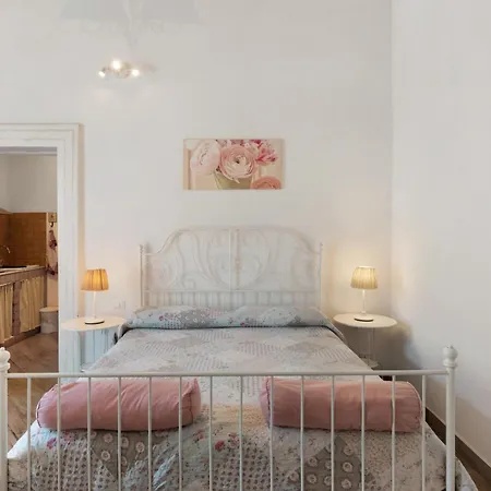 Aparthotel In Pieno Centro Storico Naples