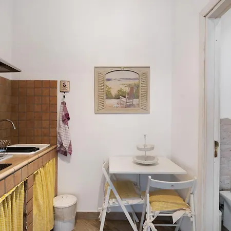 Aparthotel In Pieno Centro Storico Naples