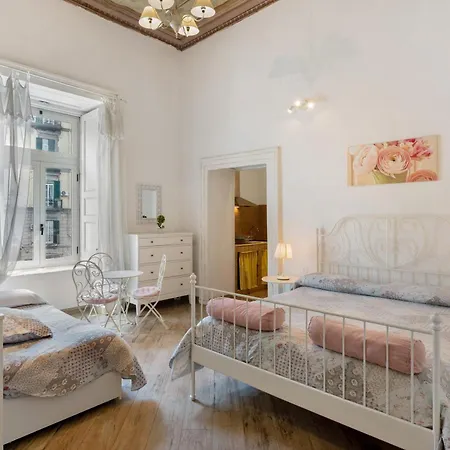 Aparthotel In Pieno Centro Storico * Naples