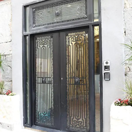 Odeon Neapolis Pensión