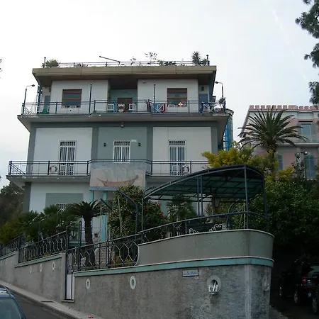 Nocleg ze śniadaniem La Nave 5*