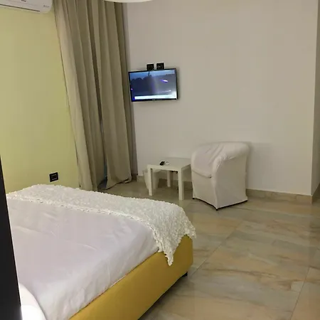 Beverello نابولي