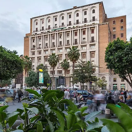 Art Piazza Carita' Неаполь