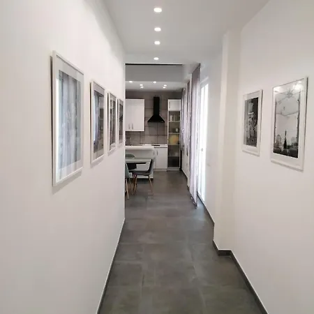 Delia & Gallery *