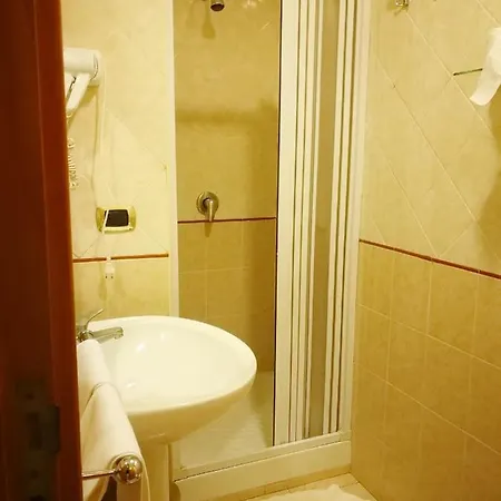 Hotel Zara 2*