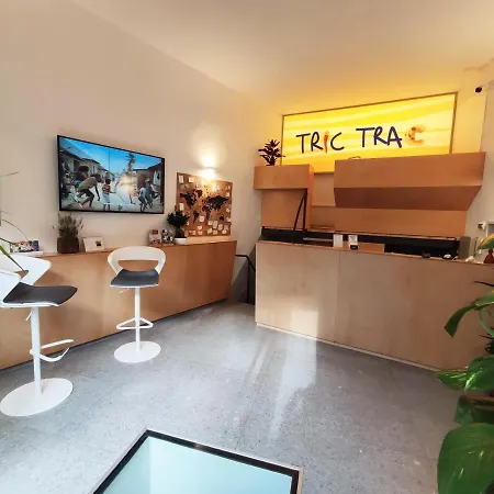 Tric Trac Hostel *