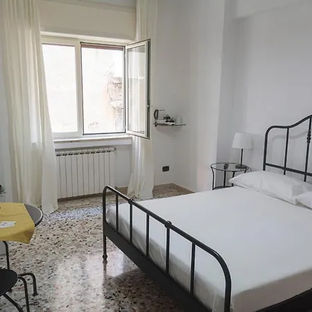 Alvarez De Toledo Bed & Breakfast Naples