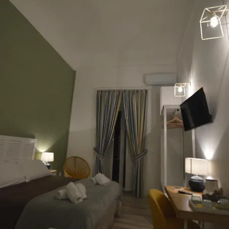 Bed & Breakfast Just Sleep Naples