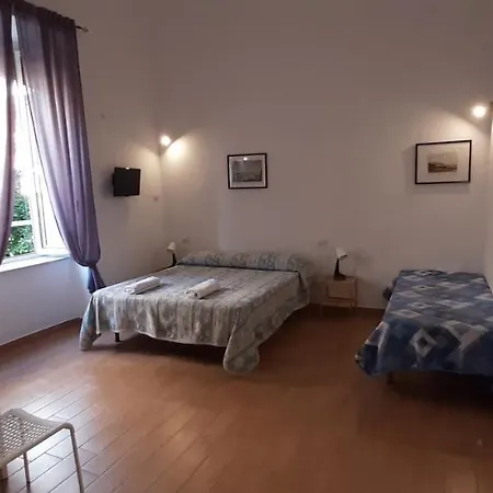 Casa Laura Oliva Mancini * Napoli