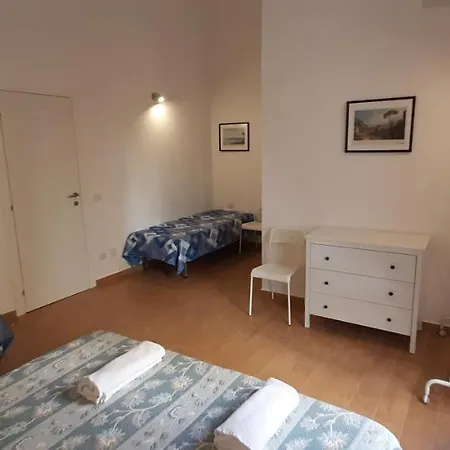 Casa Laura Oliva Mancini * Napoli