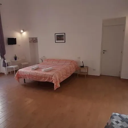 Casa Laura Oliva Mancini * Napoli