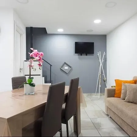 Graphite House Apartment *