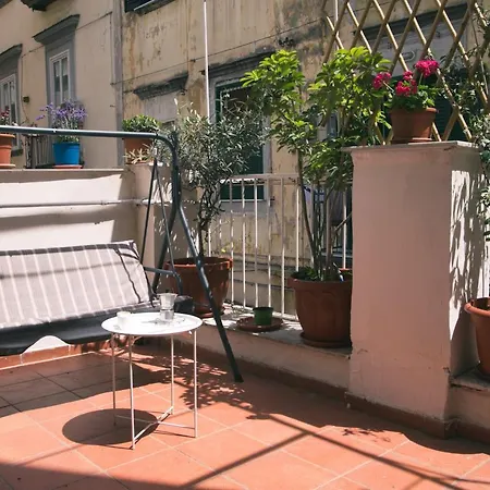 Apartment La Casa Del Nespolo, 2 Terrazzi E 2 Bagni In Centro