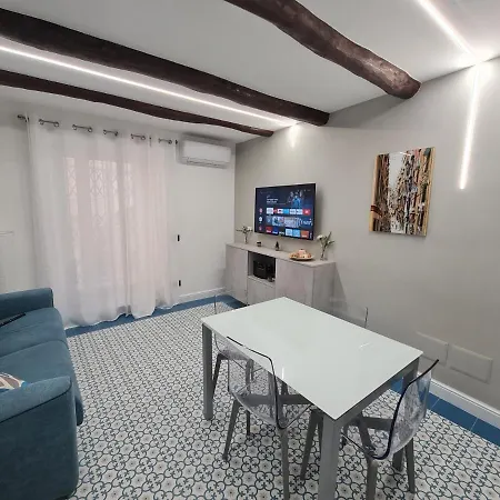 Apartment Chiaja Lux House *