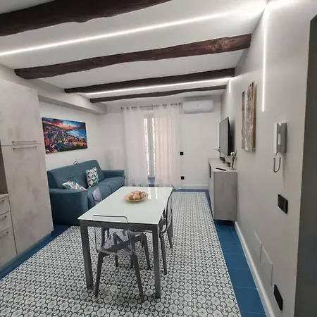 Chiaja Lux House * Naples