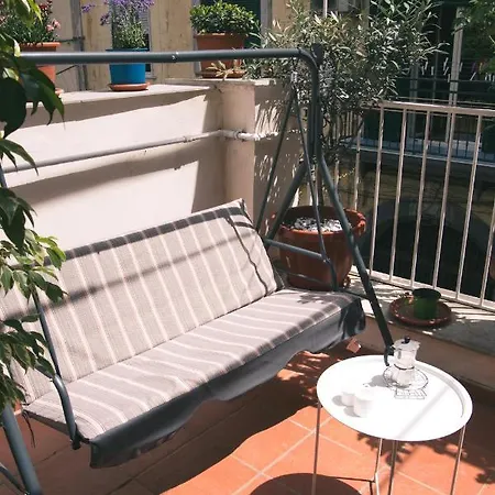 La Casa Del Nespolo, 2 Terrazzi E 2 Bagni In Centro Naples