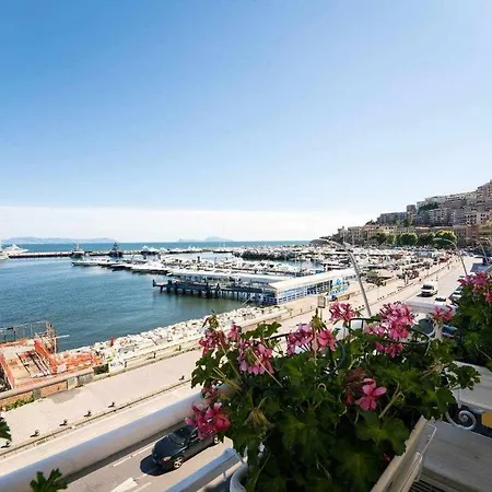 Seaside Caracciolo Νάπολη