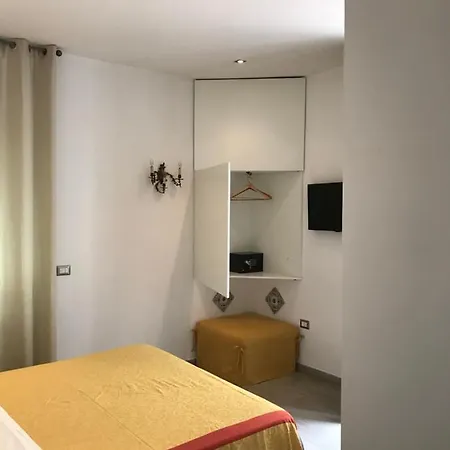לינה וארוחת בוקר International 4*