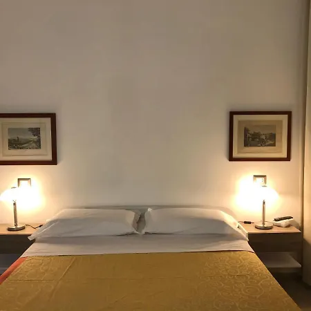 לינה וארוחת בוקר International 4*
